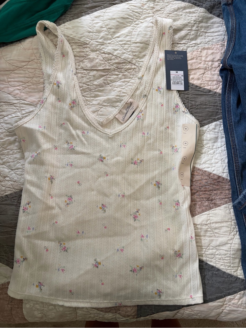Universal Thread Cream Ribbed Floral V-Neck Tank Top
